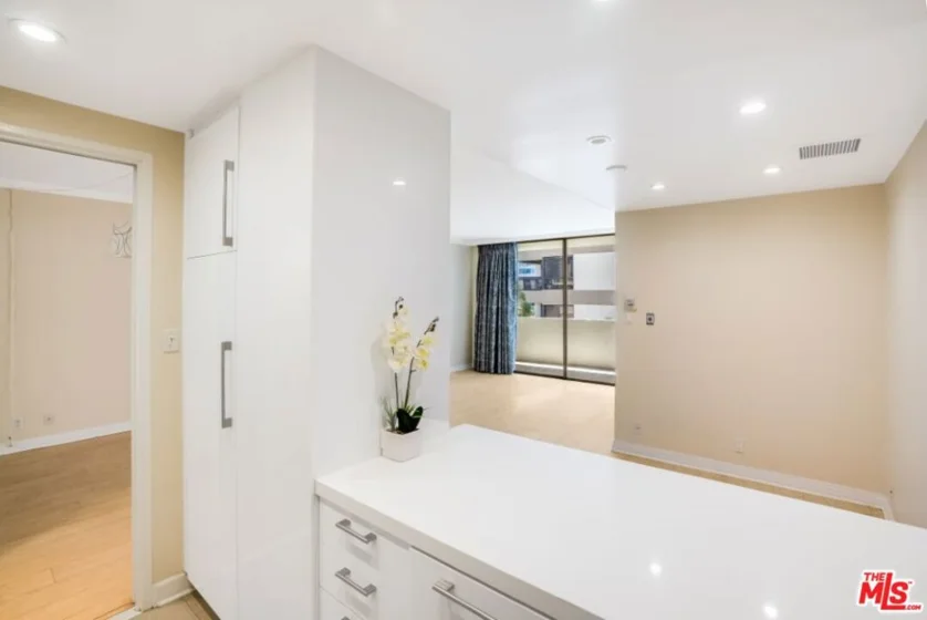 10433 Wilshire Boulevard #405 photo 20