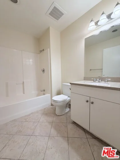 13941 Sherman Way #204 photo 5