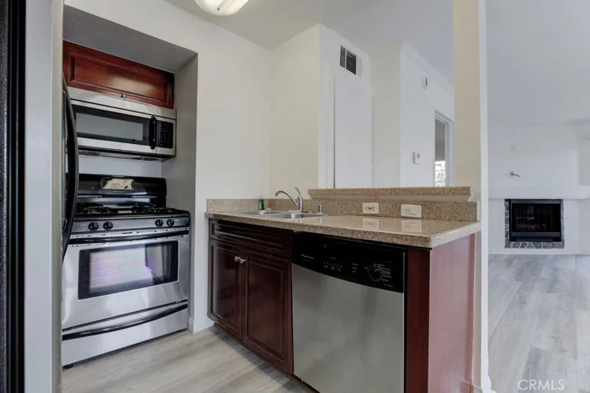 5515 Canoga Avenue #105 photo 6
