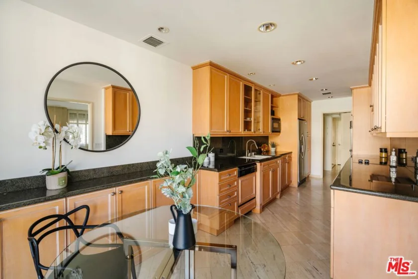 121 S Palm Drive #401 photo 18