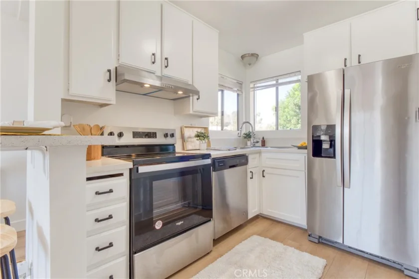 460 Golden Avenue #211 photo 35