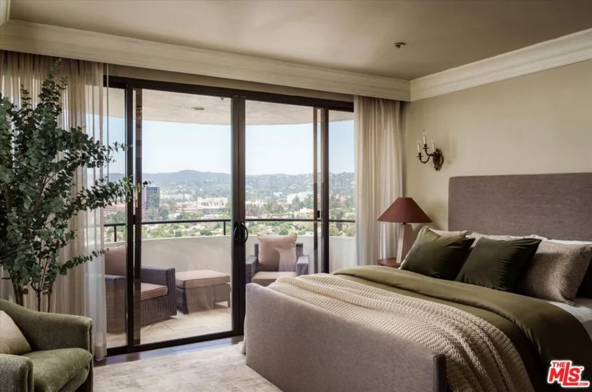 10560 Wilshire Boulevard #2003 photo 17