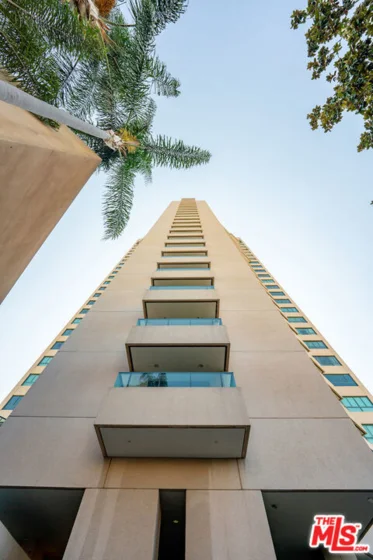10490 Wilshire Boulevard #1402 photo 60