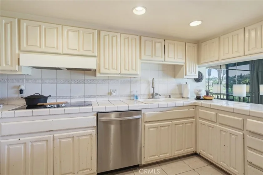 5555 Canyon Crest #2F photo 13
