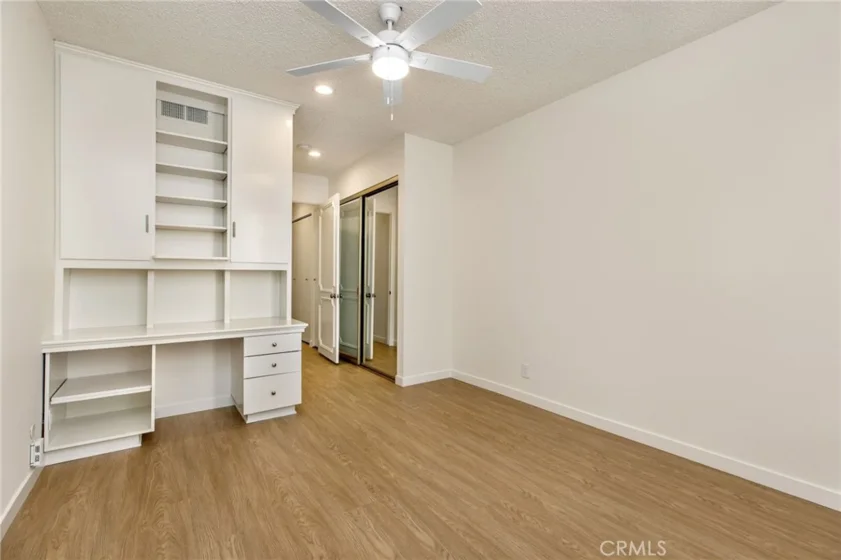 5216 Yarmouth Avenue #105 photo 30