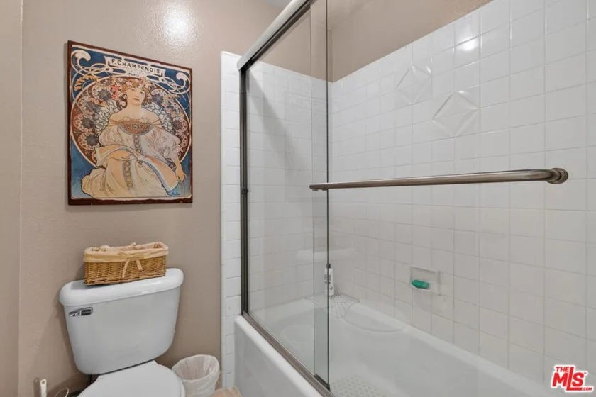 1944 Glendon Avenue #110 photo 23