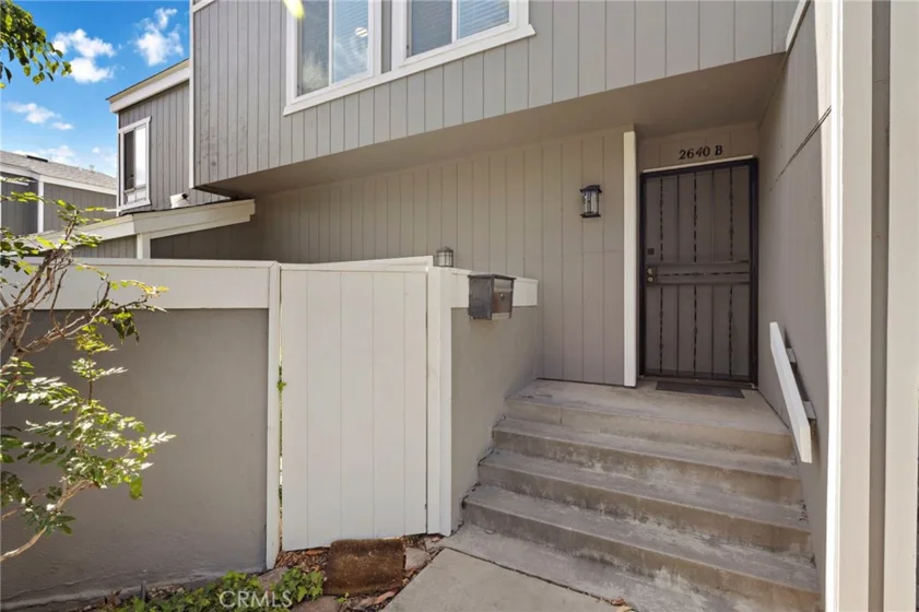 2640 W Segerstrom Avenue #B photo 3