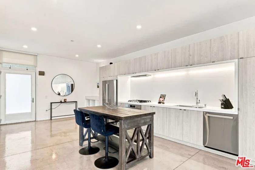 901 Hancock Avenue #201 photo 5