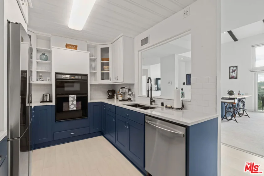 2385 Roscomare Road #F10 photo 32