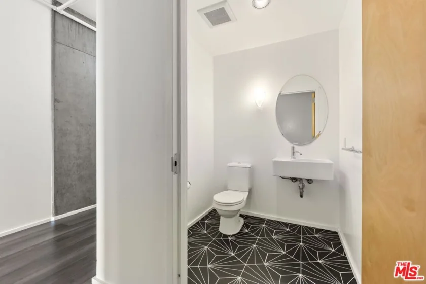 1111 S Grand Avenue #716 photo 3