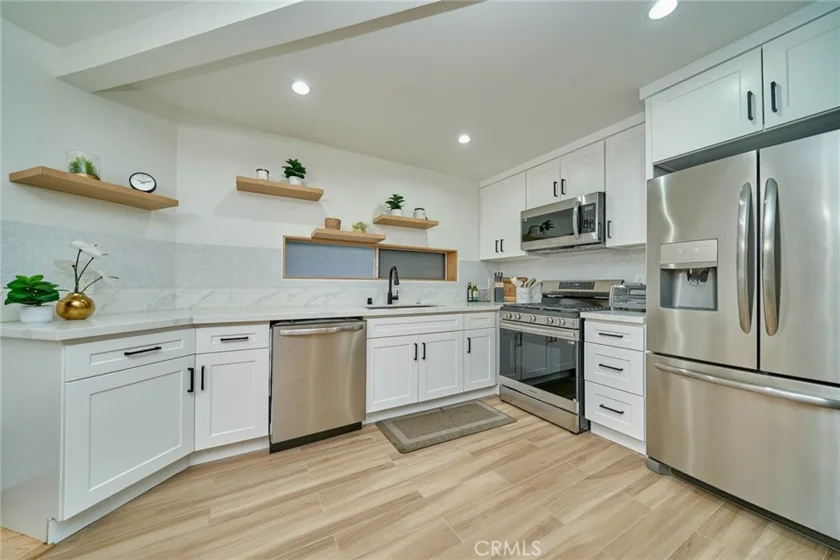 950 N Kings Road #45 photo 14