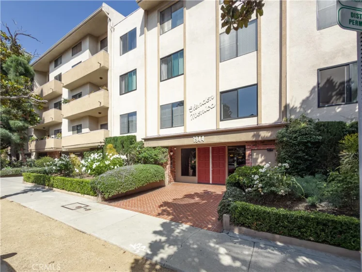 1944 Glendon Avenue #209 photo 51