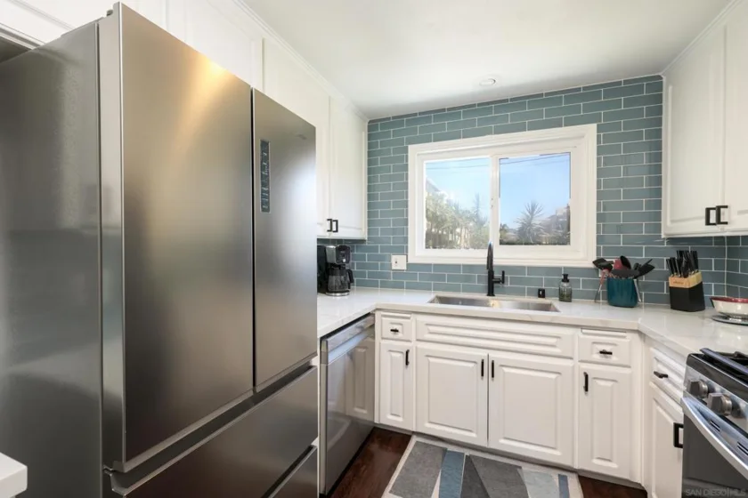 2040 Robinson #C photo 3