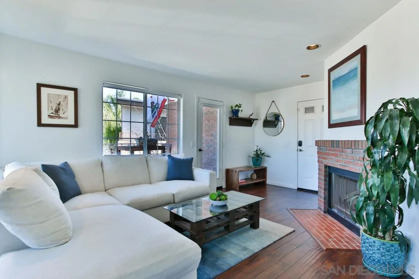 2125 Chatsworth Boulevard #7 photo 1
