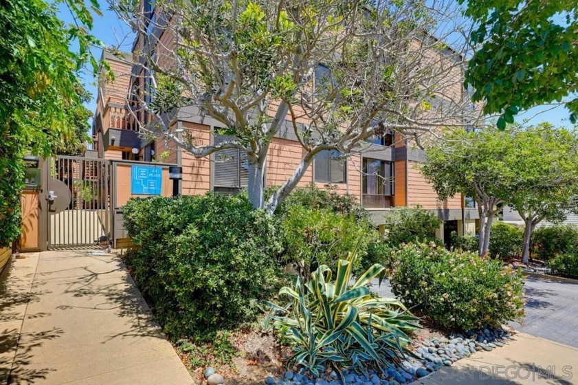 2942 Lawrence Street photo 71