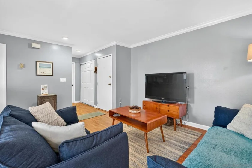 6924 Hyde Park #220 photo 34