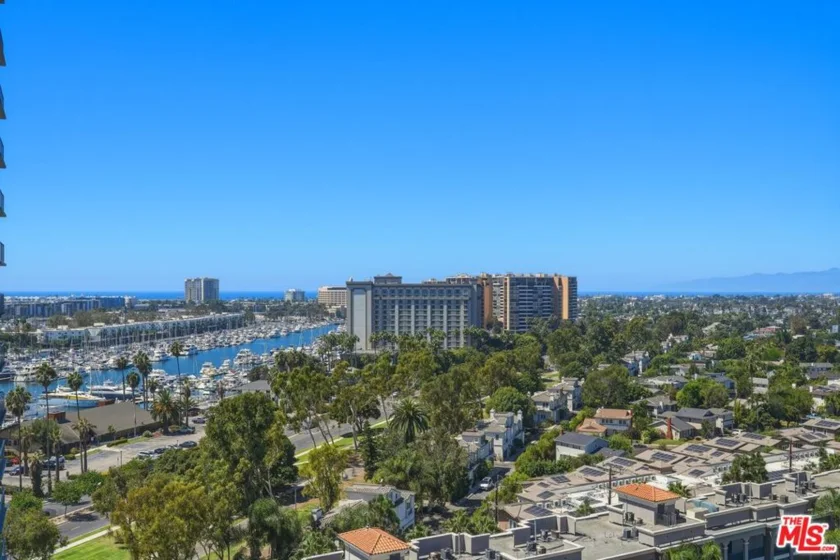 13700 Marina Pointe Drive #1411 photo 2