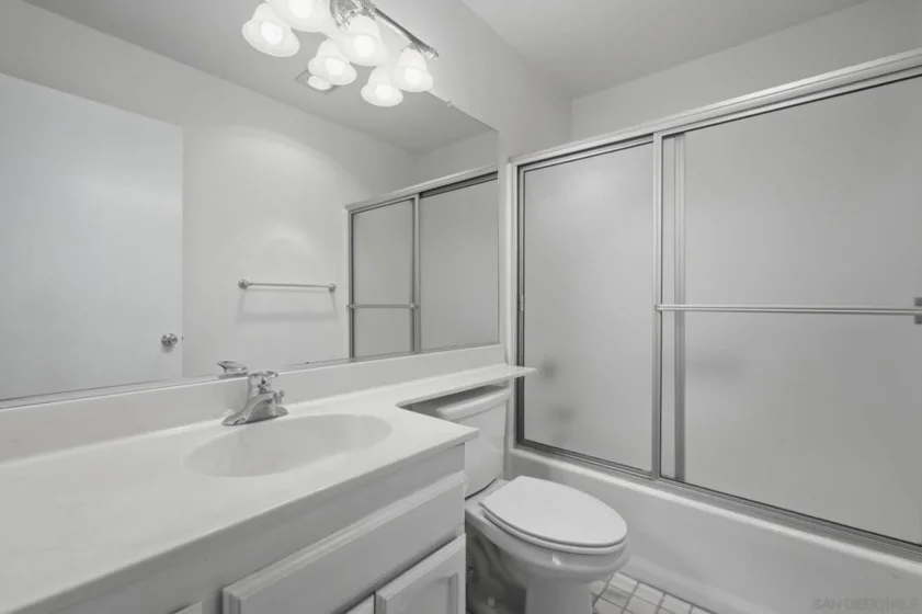 5649 Lake Park #301 photo 24