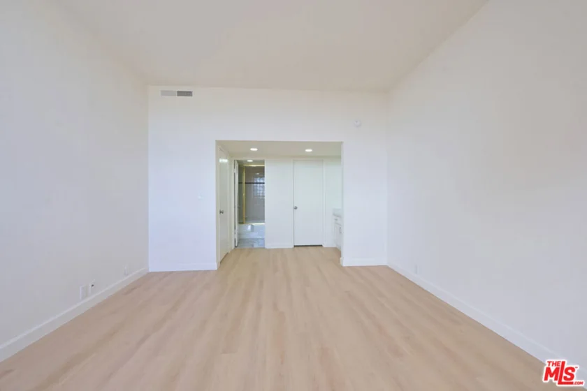 10535 Wilshire Boulevard #1803 photo 29