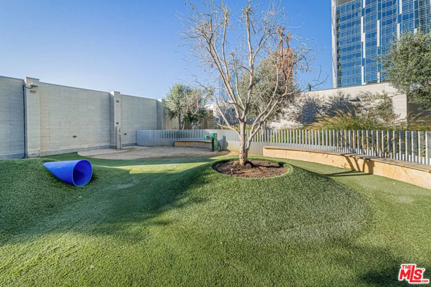 877 Francisco Street #806 photo 20