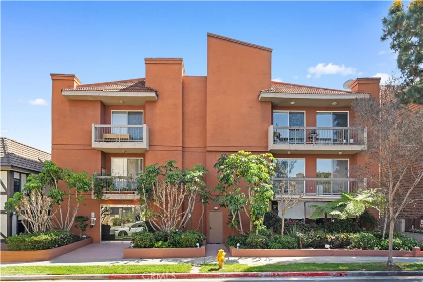 10326 Almayo Avenue #201 photo 1