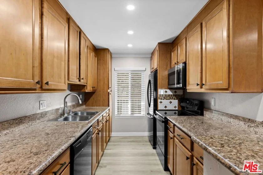 5320 Zelzah Avenue #214 photo 9