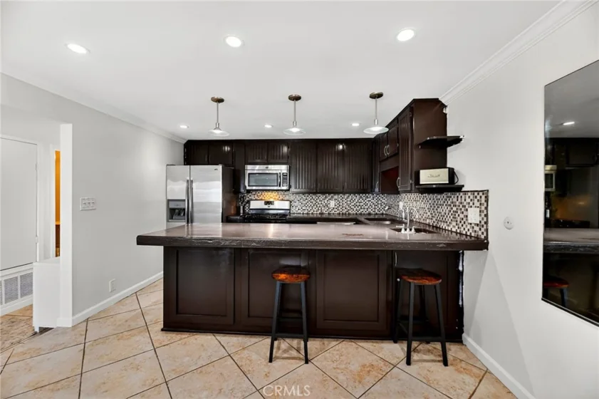 2501 S El Camino Real #204 photo 3
