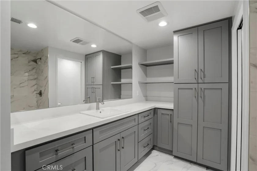 227 E Burbank #C photo 22