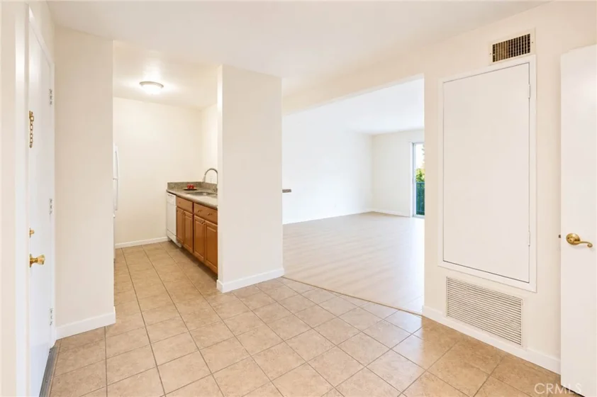 5460 White Oak Avenue #E207 photo 6
