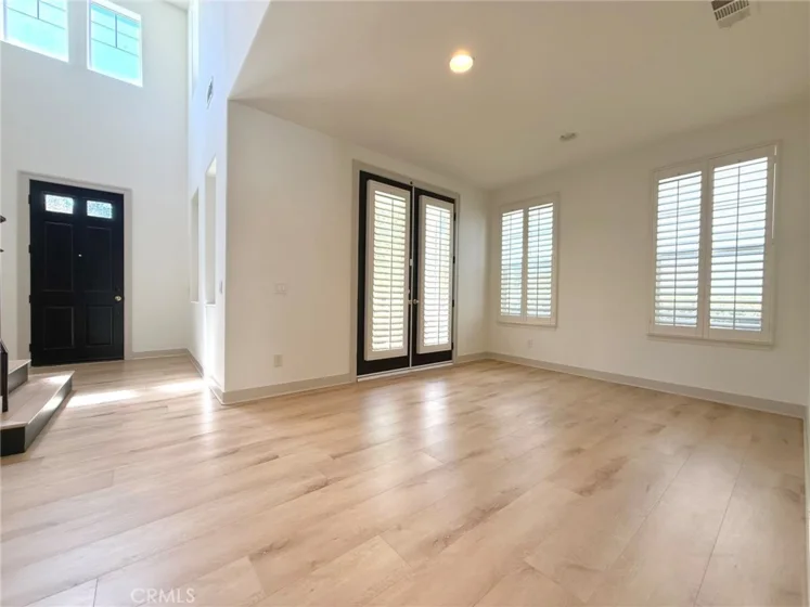 28910 Newport photo 9