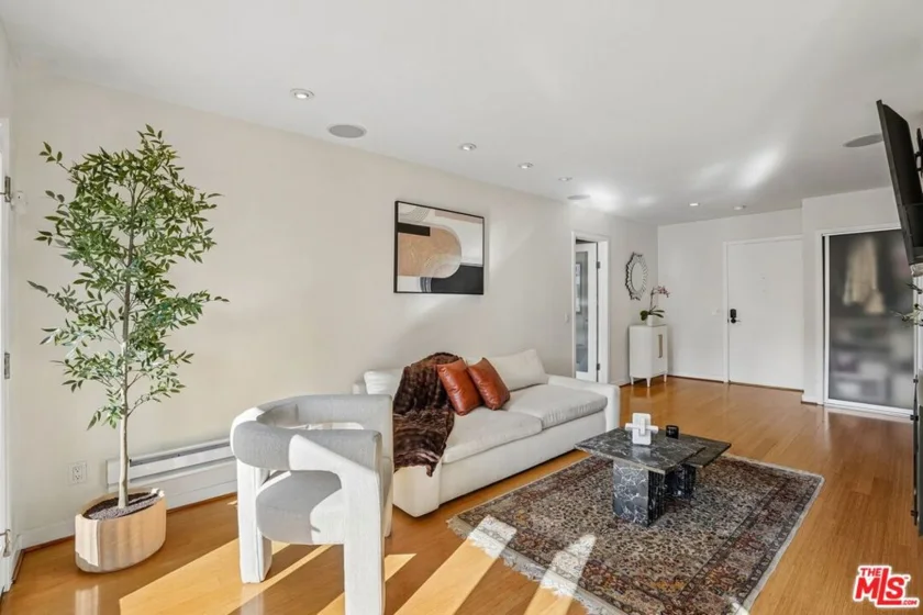1124 N La Cienega Boulevard #301 photo 6