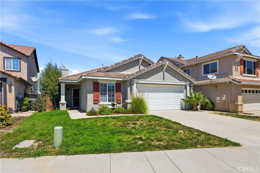 44607 Crestwood Circle photo 1
