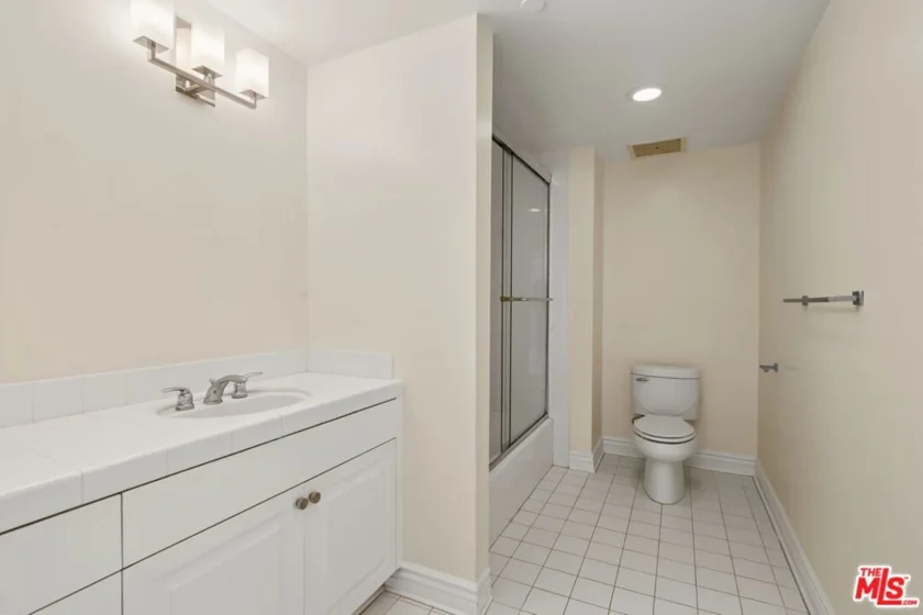 430 N Oakhurst Drive #PH406 photo 35