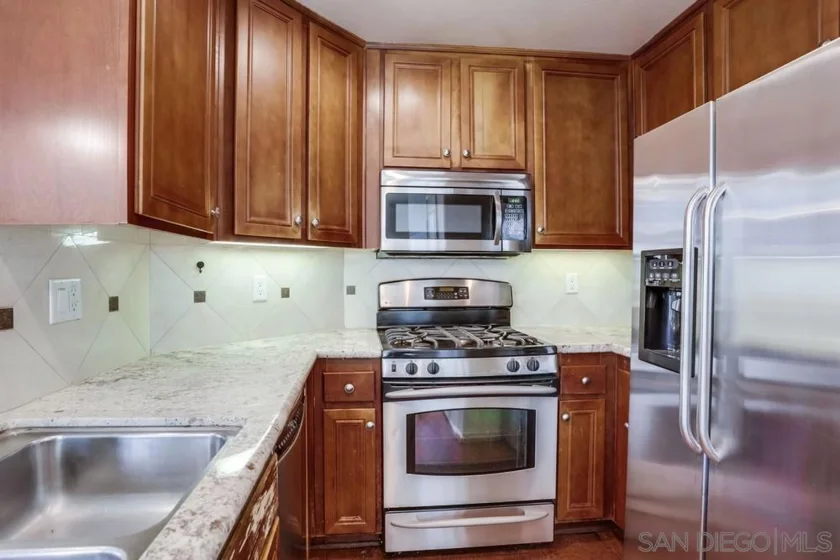 455 Almond Road photo 4