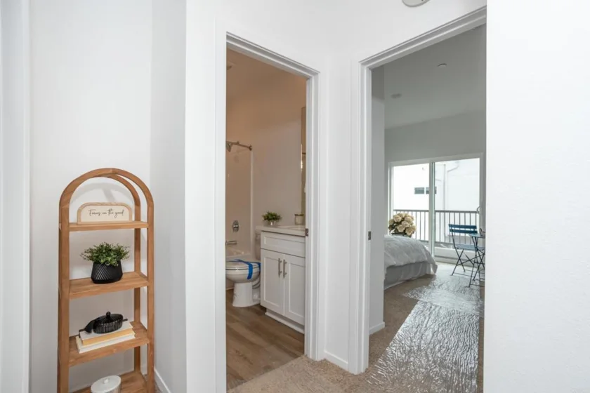 4976 Ocean View Boulevard photo 11