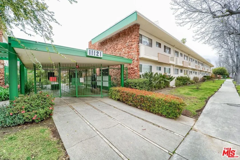 11121 Queensland Street #C18 photo 1
