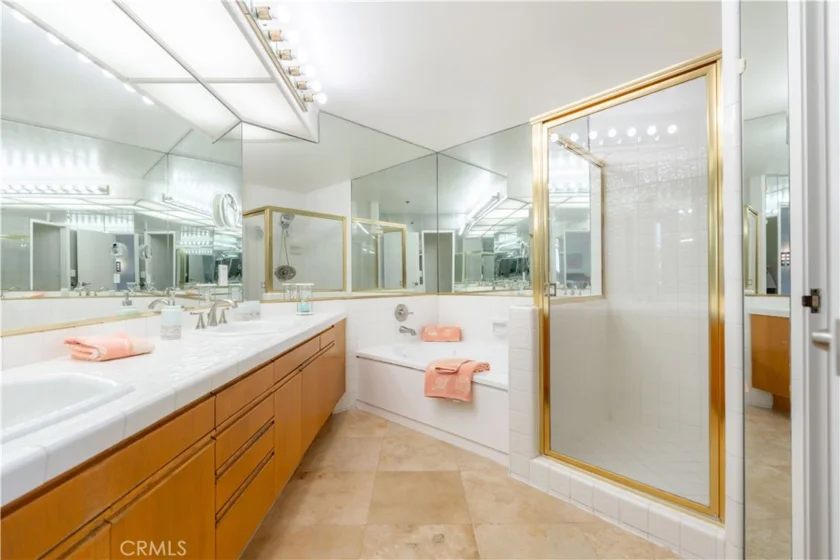 1310 E Ocean #401 photo 34