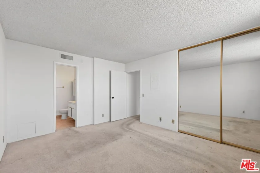 100 S Doheny Drive #719 photo 29