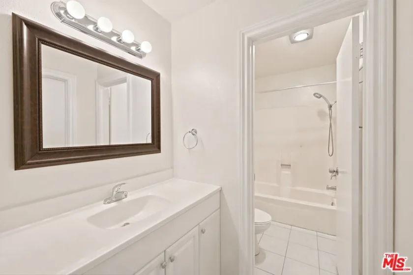 14937 Sherman Way #2 photo 46