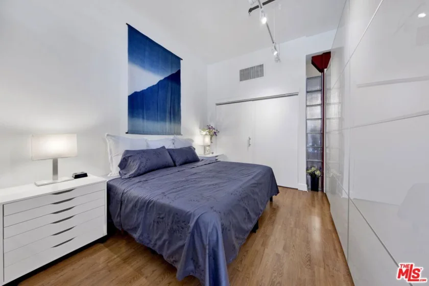 253 S Broadway #403 photo 6