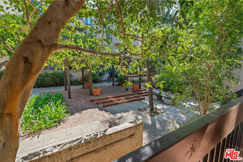 950 N Kings Road #106 photo 13