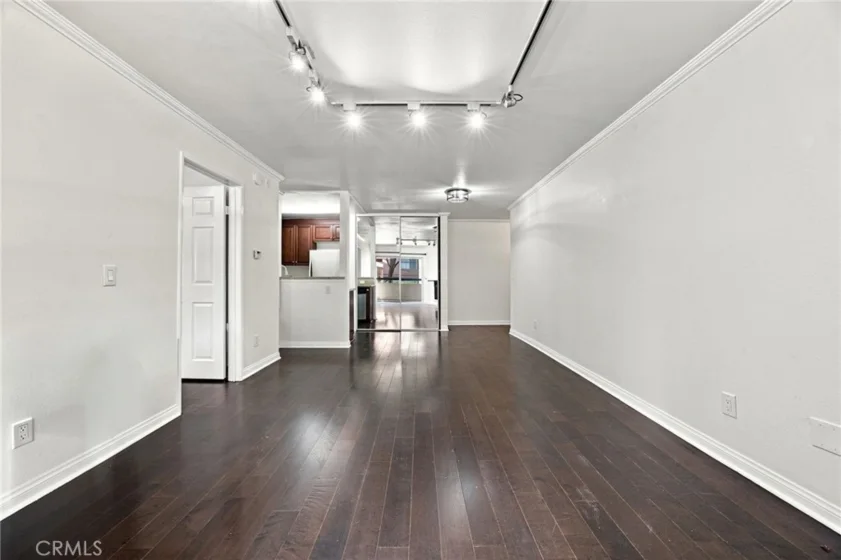 21400 Burbank #106 photo 5