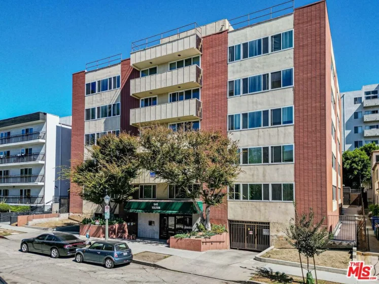 540 Kelton Avenue #105 photo 2
