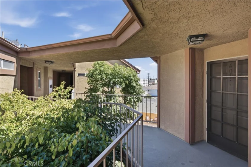384 Redondo Avenue #401 photo 30