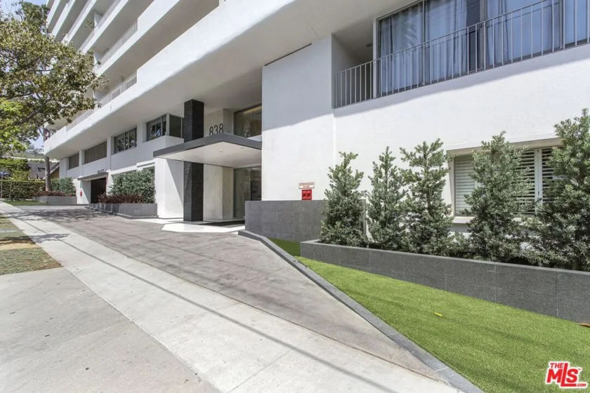 838 N Doheny Drive #1204 photo 24