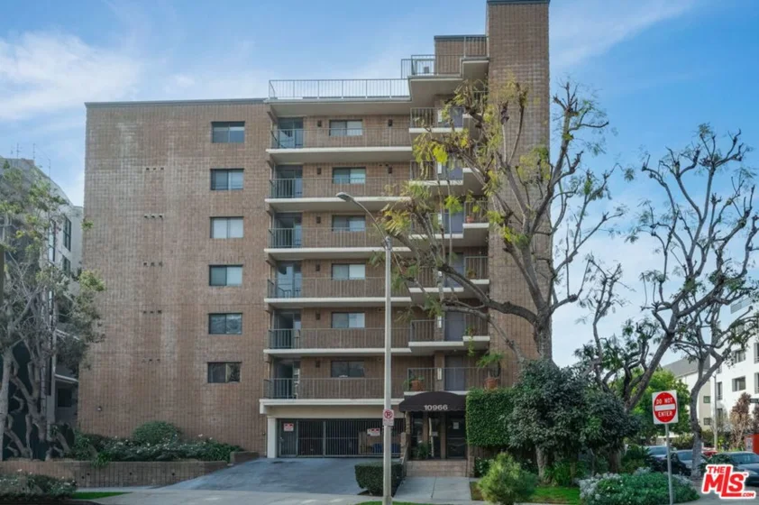 10966 Rochester Avenue #4C photo 1