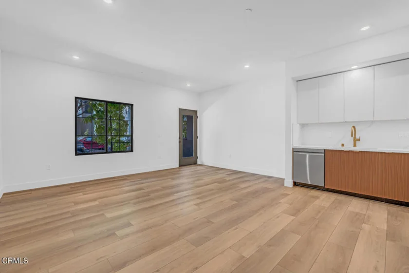 139 S Oak Knoll Avenue #103 photo 3