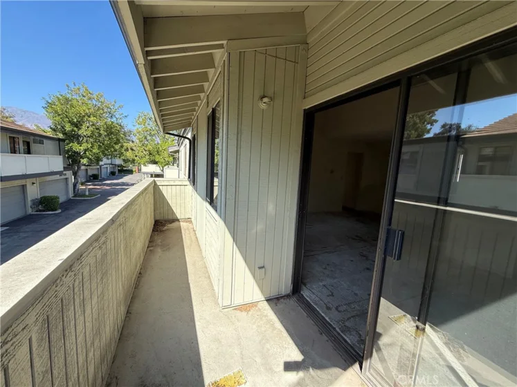 586 N Orange Grove photo 19