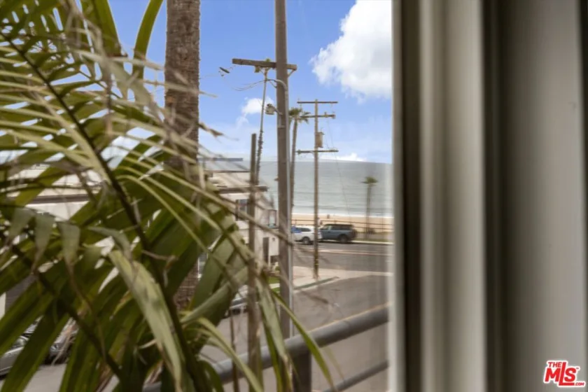 1200 Pacific Coast Highway #305 photo 43
