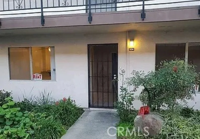 5530 Ackerfield Avenue #204 photo 1